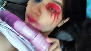 Dios mío, ¿pillaré a mi hijastro de 18 años masturbándose con mis bragas sucias?