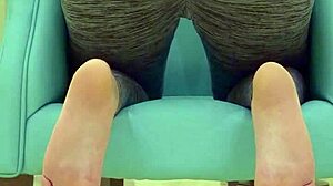 teen big ass babe teases daddy in leggings