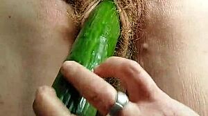 Oma neukt harige kut met - wanna see this german granny slut get wild?