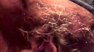 Abuelita puta muestra coño peludo y viejo en close-up