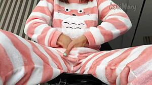 horny teen 18+ babe starts masturbating wet pussy for orgasm