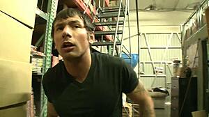 i love how scarlet's big boobs draw guys in