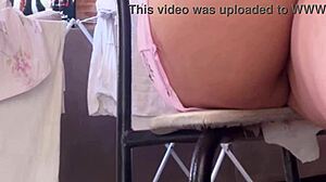 Minha enteada filma sua perereca e me envia o video pelo celular ela se exibe no banco usando saia curta sem calcinha exibindo a bucetinha peluda e toda molhadinha