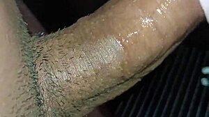 किसी डेस्क पर लंड चूसती-हिलाती फिर सेक्स डॉल संग क्रीमपाई चुदाई