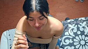 Novia dando una mamada quiere la lechita en su cara... i-i love how she licks balls and takes cumshot submissive