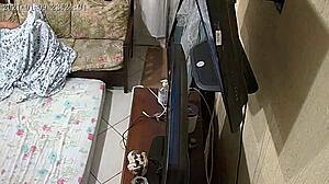 Flagrei melissa alecxander batendo uma siririca debaixo da coberta