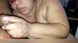 Chupando a Buceta Peluda da Minha Puta with Handjob and Licking