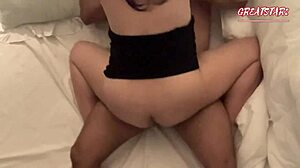 डरा हुआ सौतेला बाप सौतेली बेटी को चोदता पत्नी पीछे खड़ी