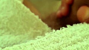 Hey, I'm so arrapato in pubblico, sborrata right on the terrazza with feet and ass worship.