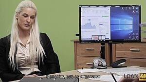 loan4k negociando con la dueña de la tienda de lencería desnuda in hidden cam interview