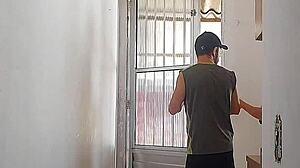 पति के बेस्ट फ्रेंड से रिस्की बिना कंडोम चुदाई गहराई तक!