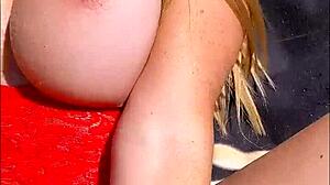 बड़ी चूचियों वाली ब्लोंड मिल्फ लेनुष्का डॉल पब्लिक आउटडोर पीओवी में मॉन्स्टर लंड लेकर जोरदार स्क्वर्टिंग करती हुई