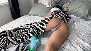 Amateur Latina Girlfriend Takes Big Cock in Bedroom