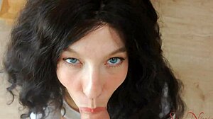 Консультант Tantaly впаривает мне секс-куклу, но почему эта сочная пышная брюнетка?