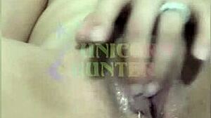 Esfregando Bucetinha Dedando Cuzinho