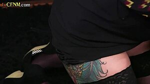 क्लासी मिल्फ्स हॉट थ्रीसम में फेमडॉम से लंड हिलातीं उत्तेजक वांकिंग