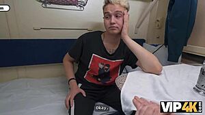 सेक्सगर्ल29 ब्लैक लिंगरी में पोज़ देती मॉडल शूट