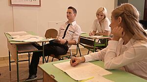 टिफनी टेटम कॉलेज स्लट संकरी गांड में बड़ा लंड लेकर कम कवर orgasm