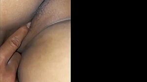 Индонезийская парочка шепчет: не сильно, а то соседи услышат нашу еблю