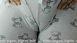 कैमलटो पजामा में बड़ी चूत होंठ जूसी कर्व्स सोलो मस्ती