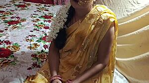 devr samjh kr chudwati rhi bhai ke sath hindi awaz mein in homemade bedroom scene