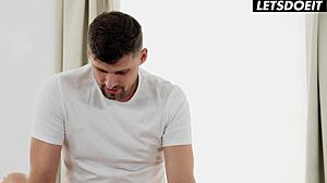 एथेना फ्लेयर्स को ऑयल मसाज के बाद पैशनेट एनाल क्रीमपाई!