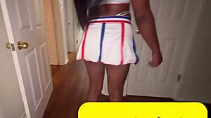 فتاة مشجعة 18+ عاشقة الطيز ملكة الشرج في نو نات نوفمبر