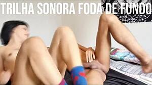 Hey, check this pawg brasileira falling off the bed while fudendo with amberzinha in free scene!