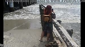 Promo de conejita colombiana en playa mostrando todas sus curvas