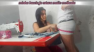 दर्जीनी फिटिंग में क्लाइंट का लंड खड़ा देख उत्सुक हो जाती