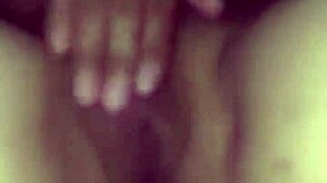 fico imaginando um pau entrando em mim bem gostoso while masturbating my big juicy pussy lips solo