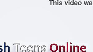 दो ब्रिटिश स्टूडेंट्स यूनिफॉर्म में मुठ मारने की रेस लगातीं बड़ी नेचुरल चूचियां फ्लैश करके