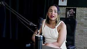 sempre gostou de sexo anal, curte um sadomasoquismo, não aceita dinheiro pra defecar, quer fazer com 8 homens - nands ninfetinha sheer red?