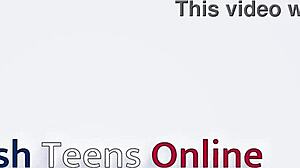 दो ब्रिटिश स्टूडेंट्स यूनिफॉर्म में मुठ मारने की रेस लगातीं बड़ी नेचुरल चूचियां फ्लैश करके