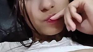 ESPOSA CALIENTE FOLLADA REAL CRUDA MONTANDO UNA POLLA ENORME Y UNA GRAN CORRIDA EN MISIONERO!!