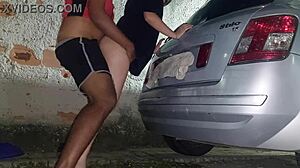 safada took piroca in quintal while cars and pedestrians passed and got cum bath and piss 😈🍆💦