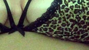 mi madrastra se pone caliente por chat