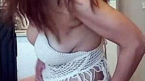 Musíš prosit, než tě žena straponem pegne v domácím femdomu