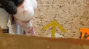 grab this bitch's leggings wide open when she bends over 👅🍑