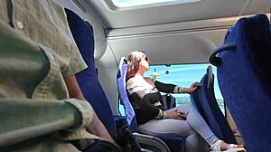 एक्जीबिशनिस्ट कर्वी मिल्फ को पब्लिक बस डीपथ्रोट कमशॉट!