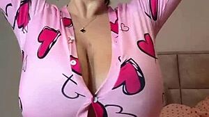 her big natural tits sway seductively as she dances so hot and juicy