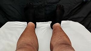 人妻玩小屌自慰超爱吸精吞