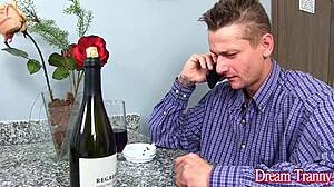 ट्रांस नर्स ब्रूना कास्ट्रो ने गांड फैलाई बैरबक पेशेंट के एनल क्रीमपाई के लिए