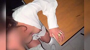 maestra con tetas grandes follada por alumno en salon noche