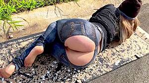 Безрезиновый анал нищего на улице за бабки кончается грязным публичным спуском