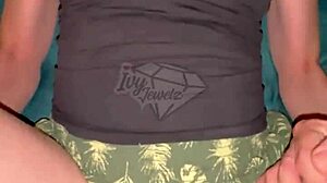 आइवी ज्वेल्ज़ सोफे पर रफ क्रिमपाई से चीखी!