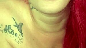 puta exibe cuzinho piscando com plug e consolo masturbando sacanagem