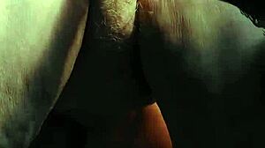 oma neukt kut met... uh, komkommer? damn granny slut vibes