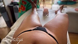 स्ट्रिंग थॉन्ग मसाज में पुता कैसाडास की रसीली चूत की लिप्स खुलीं क्रीमपाई