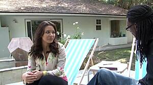 हॉर्नी एशियन ब्रूनेट टाइट चूत में मोटा काला लंड राइड करती काउगर्ल